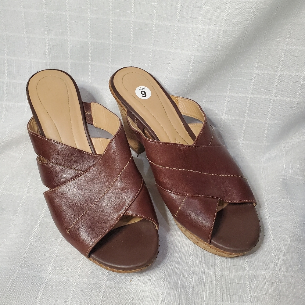 Naturalizer leather Perry cork wedge mules